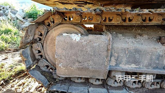 左驅(qū)動輪（行走機構(gòu)）