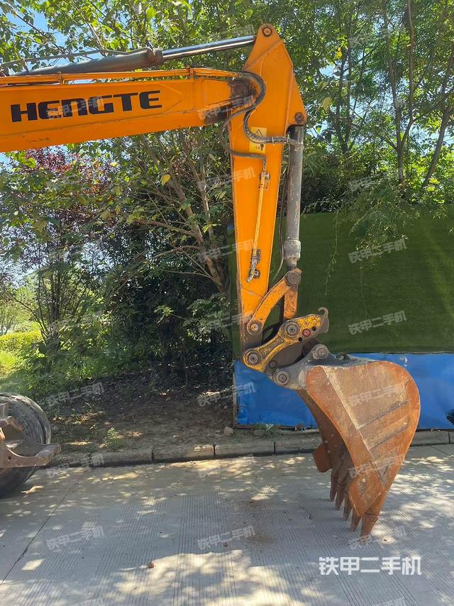 小臂整体左后（工作和回转装置）