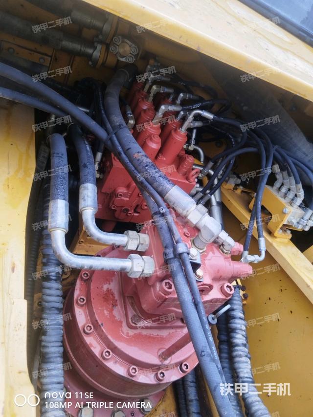 中央回轉接頭特寫（上車部件）