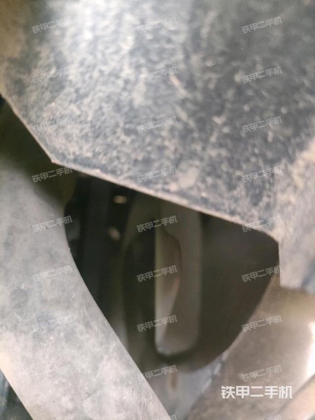 液壓泵艙室正面整體（整機外觀）