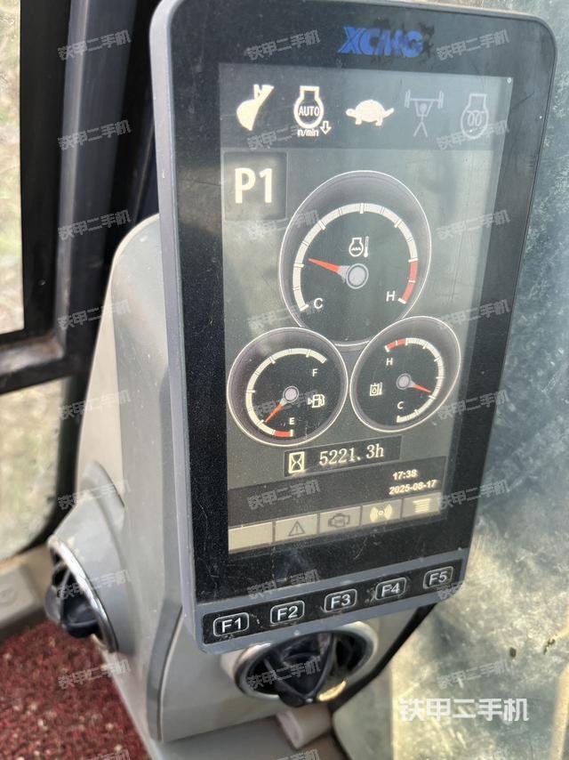 驾驶室整体(整机外观) 驾驶室整体(整机外观)