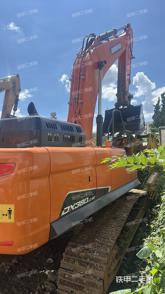 整機右后45°(整機外觀) 整機右后45°(整機外觀)