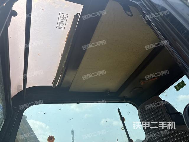 顶棚整体(驾驶室部分) 顶棚整体(驾驶室部分)
