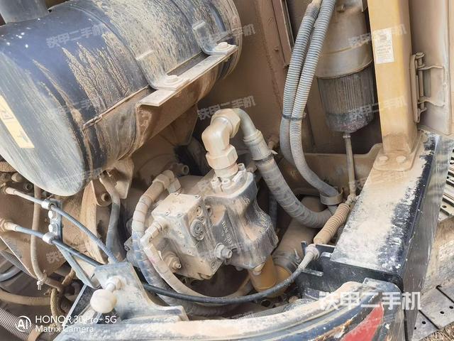 液壓泵艙室正面整體（整機(jī)外觀）