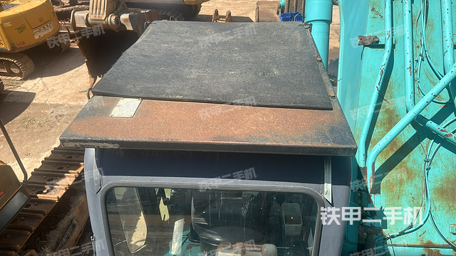 駕駛室頂部(整機外觀) 駕駛室頂部(整機外觀)