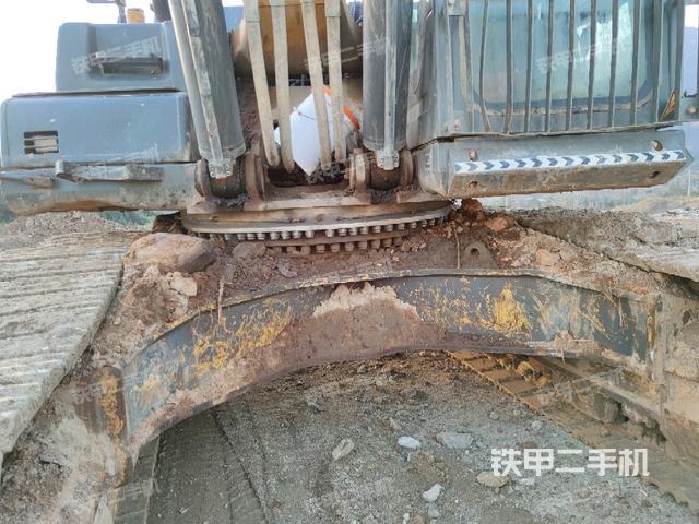 转盘和下车架正前（工作和回转装置）