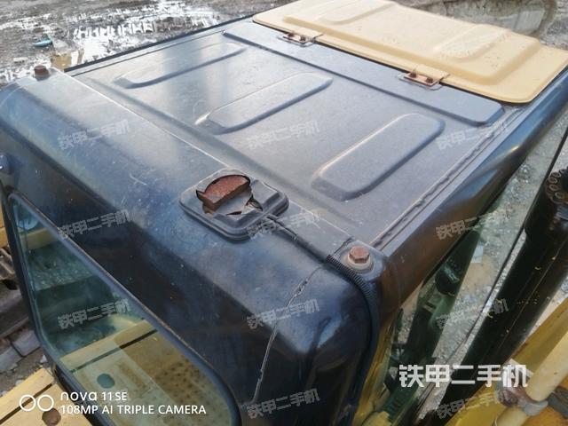 驾驶室顶部(整机外观) 驾驶室顶部(整机外观)