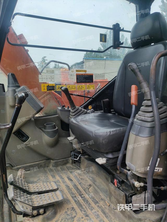 驾驶室顶部（整机外观）