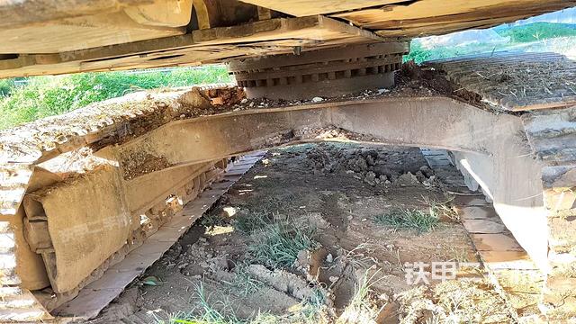 右驅(qū)動輪（行走機構(gòu)）