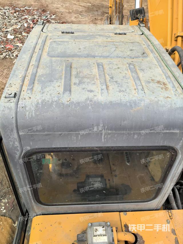 驾驶室顶部（整机外观）