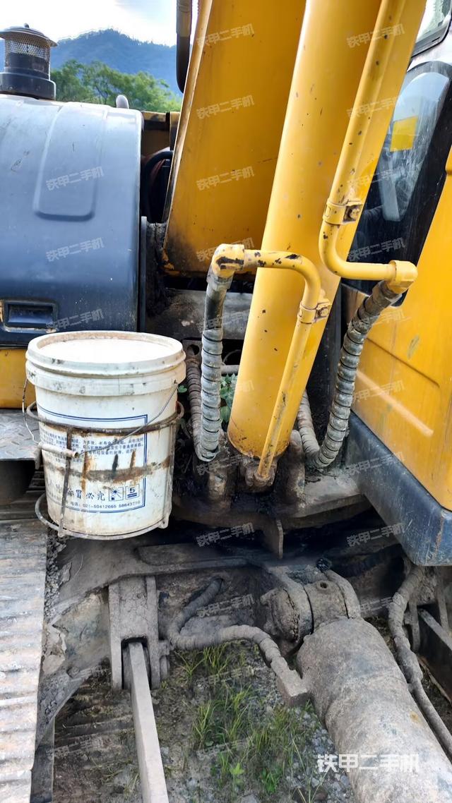 轉(zhuǎn)盤和下車架正前（工作和回轉(zhuǎn)裝置）