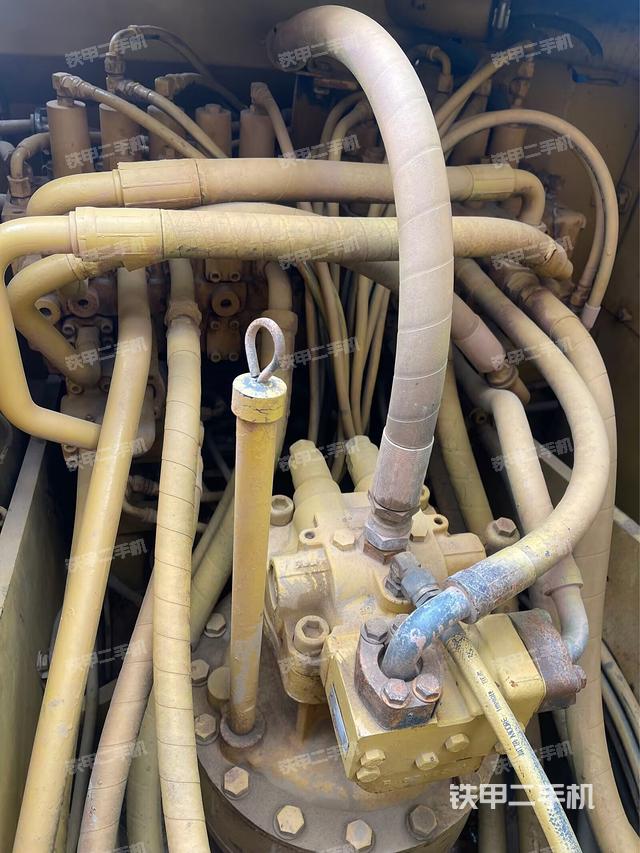 回轉(zhuǎn)馬達和主控閥（整機外觀）