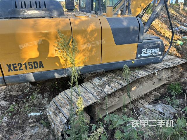 驾驶室顶部(整机外观) 驾驶室顶部(整机外观)