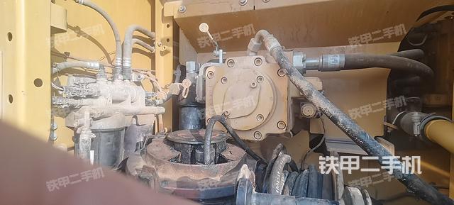 液壓泵艙室正面整體（整機(jī)外觀）