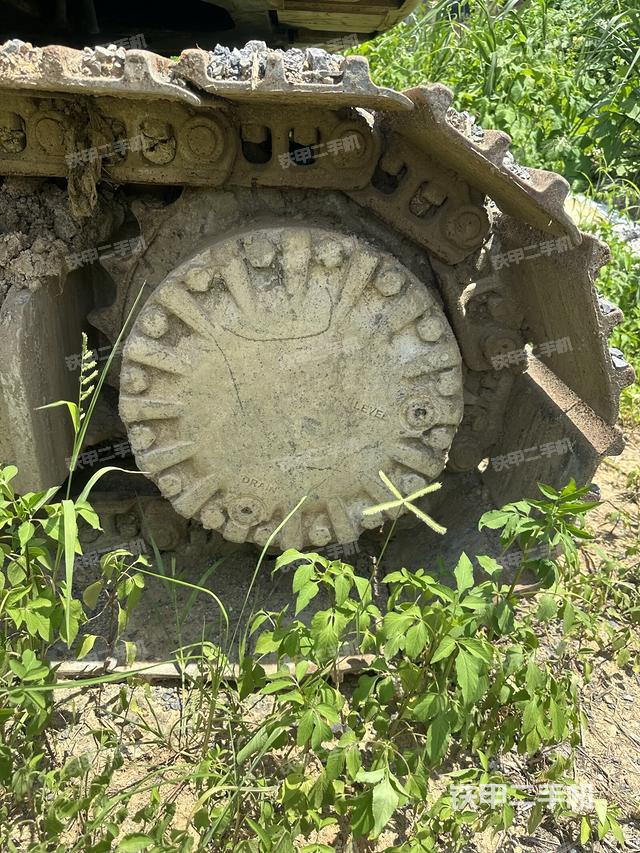 右驅(qū)動輪（行走機構(gòu)）