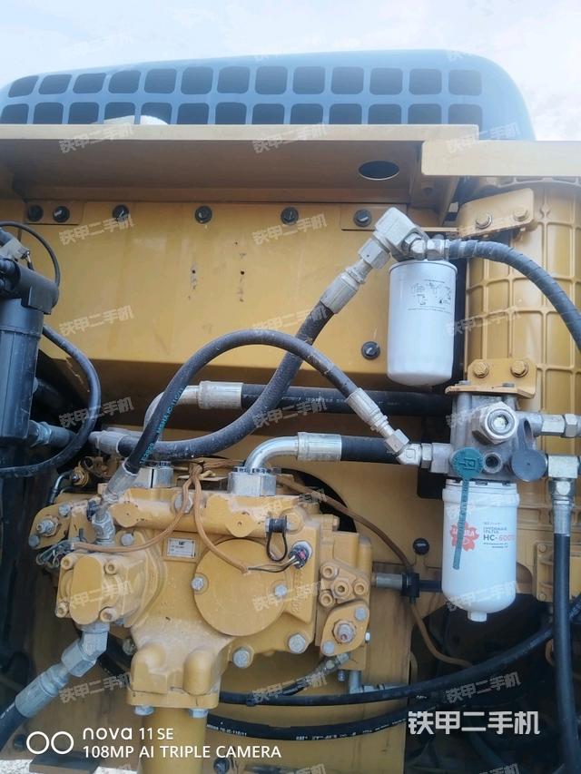 液壓泵艙室正面整體(整機(jī)外觀) 液壓泵艙室正面整體(整機(jī)外觀)