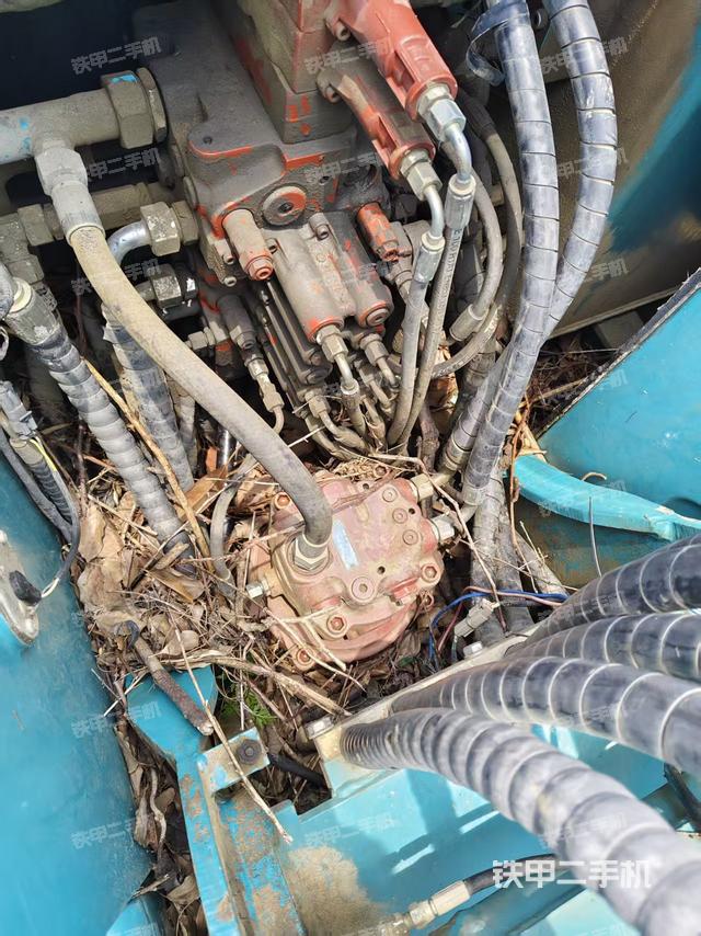 回轉(zhuǎn)馬達(dá)（上車部件）