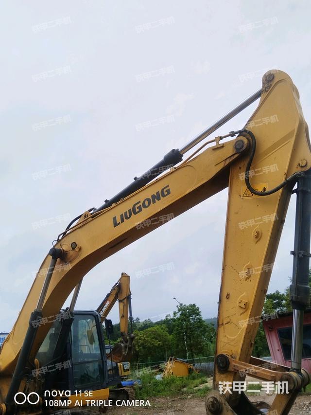 小臂整體左后（工作和回轉裝置）