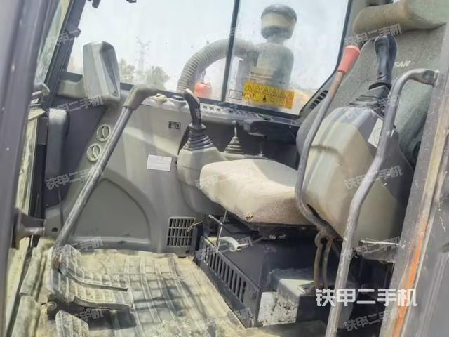 驾驶室整体（整机外观）