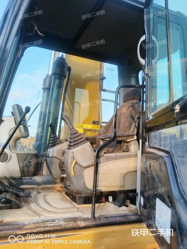 驾驶室整体(整机外观) 驾驶室整体(整机外观)