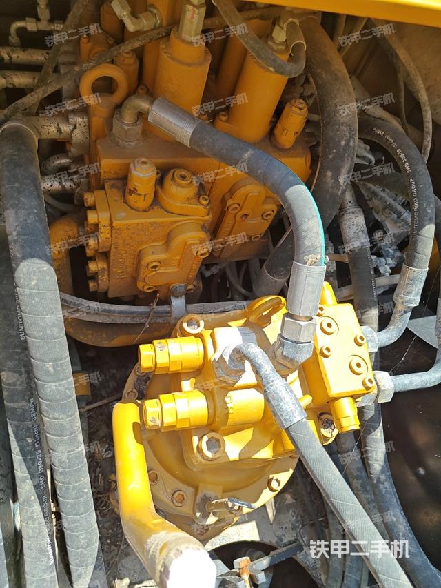 回轉(zhuǎn)馬達(dá)和主控閥（整機(jī)外觀）