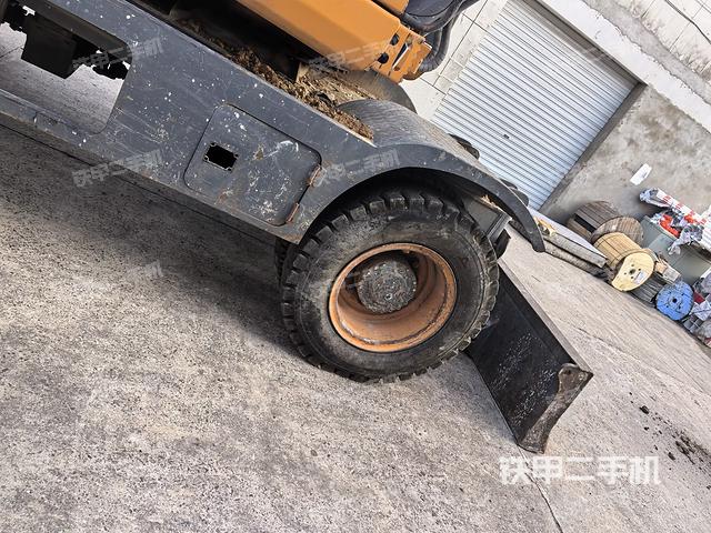 右驱动轮（行走机构）