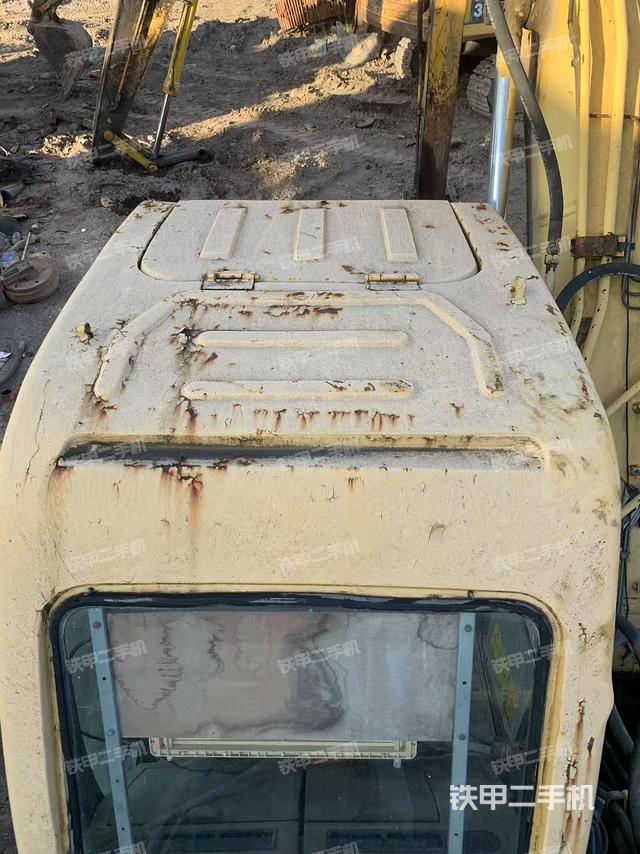 驾驶室顶部（整机外观）