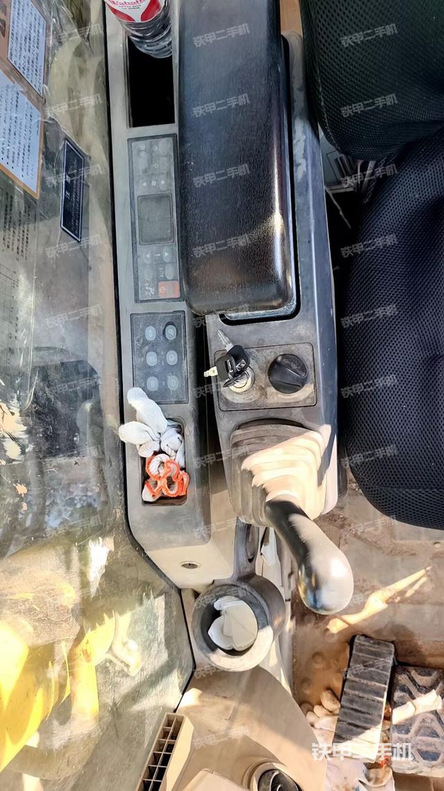 左后方玻璃角標（駕駛室部分）