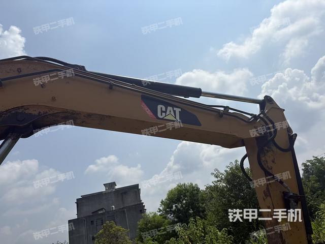 小臂整体左后(工作和回转装置) 小臂整体左后(工作和回转装置)