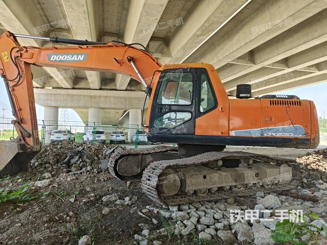 斗山DH220LC-7挖掘机