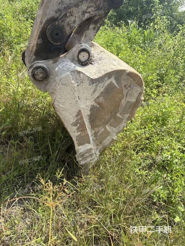 转盘和下车架正前(工作和回转装置) 转盘和下车架正前(工作和回转装置)