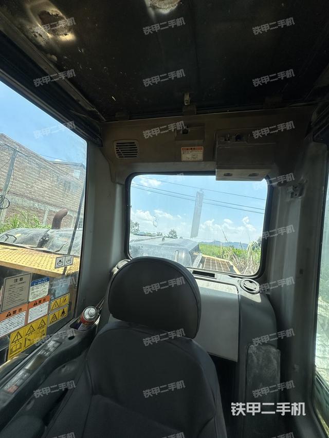 座椅左側(cè)控制臺/音響/含左手柄（駕駛室部分）