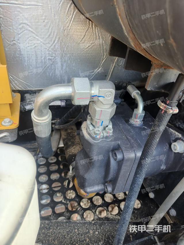 液壓泵艙室正面整體（整機(jī)外觀）