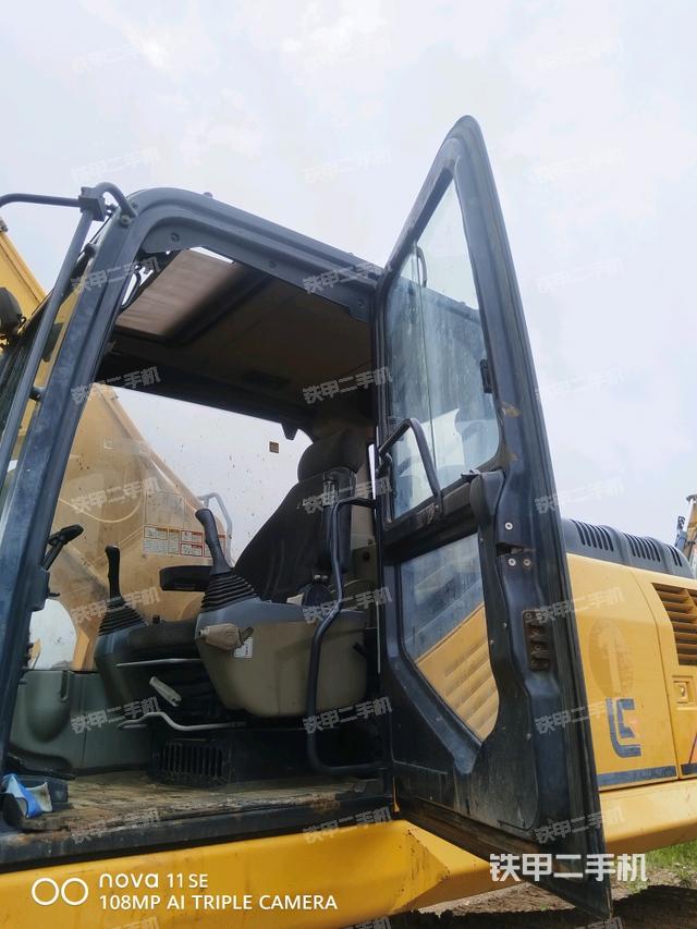 右側玻璃角標（駕駛室部分）