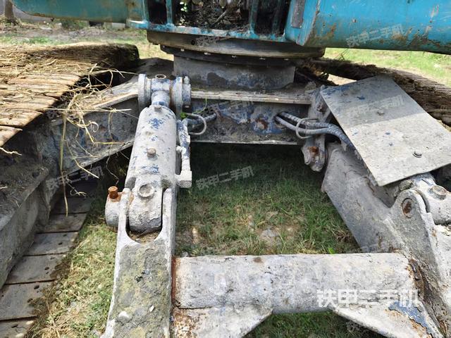 轉(zhuǎn)盤和下車架正前（工作和回轉(zhuǎn)裝置）