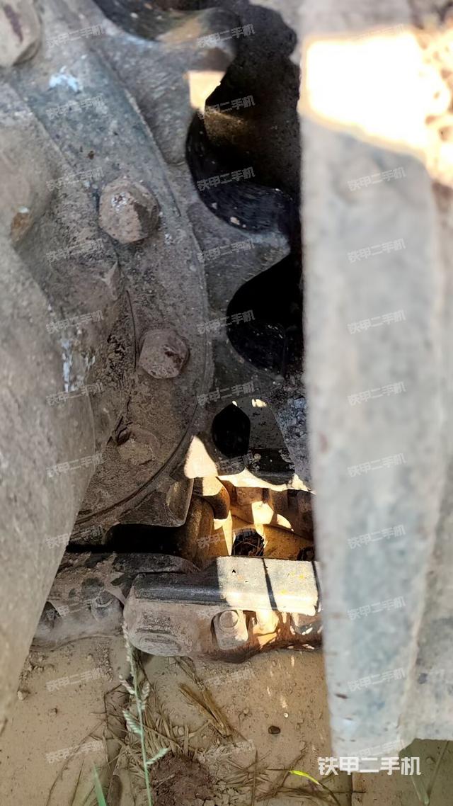 左側(cè)行走馬達蓋板（行走機構(gòu)）