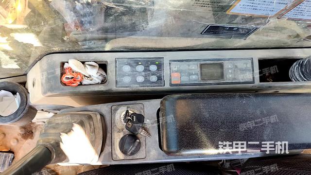 座椅右側(cè)控制臺/鑰匙門/油門/含右手柄（駕駛室部分）