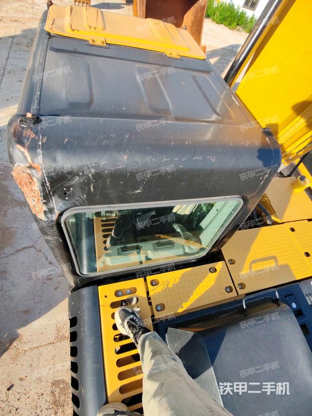 驾驶室顶部（整机外观）