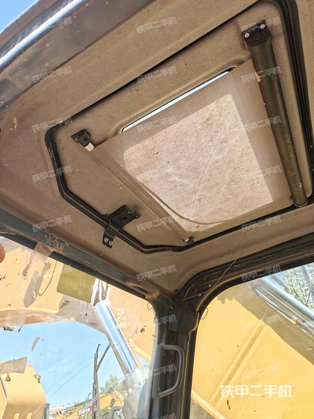 左后方玻璃角標(biāo)（駕駛室部分）