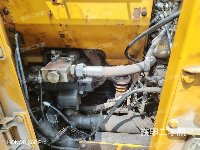 液壓泵艙室正面整體（整機(jī)外觀）