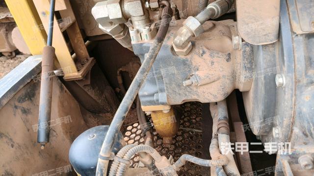 液壓泵艙室正面整體（整機(jī)外觀(guān)）