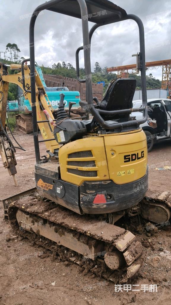 駕駛室頂部（整機外觀）