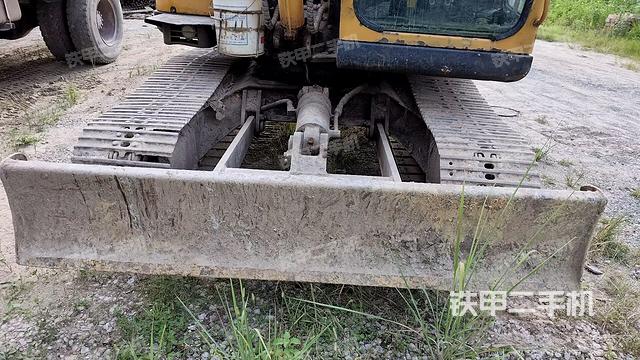 大臂根部?斜（工作和回轉(zhuǎn)裝置）