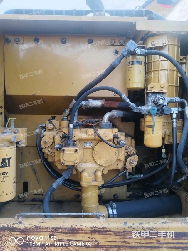 液压泵舱室正面整体(整机外观) 液压泵舱室正面整体(整机外观)