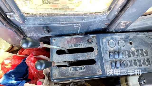 驾驶室内部（驾驶室部分）