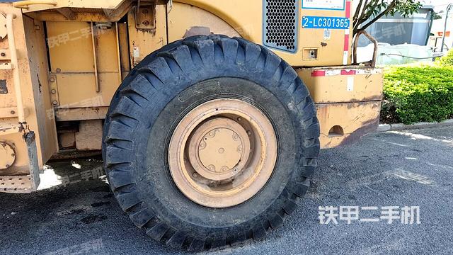 左前轮（行走机构）