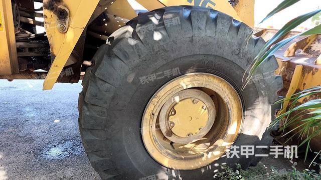 右前轮（行走机构）