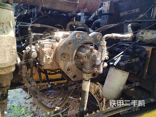 液壓泵艙室正面整體(整機(jī)外觀) 液壓泵艙室正面整體(整機(jī)外觀)