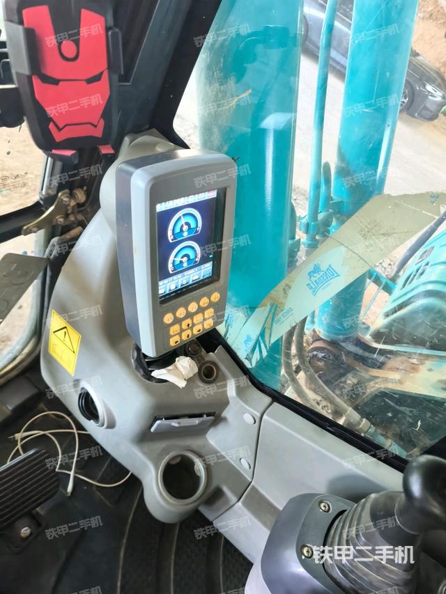 座椅右側(cè)控制臺(tái)/鑰匙門/油門/含右手柄（駕駛室部分）