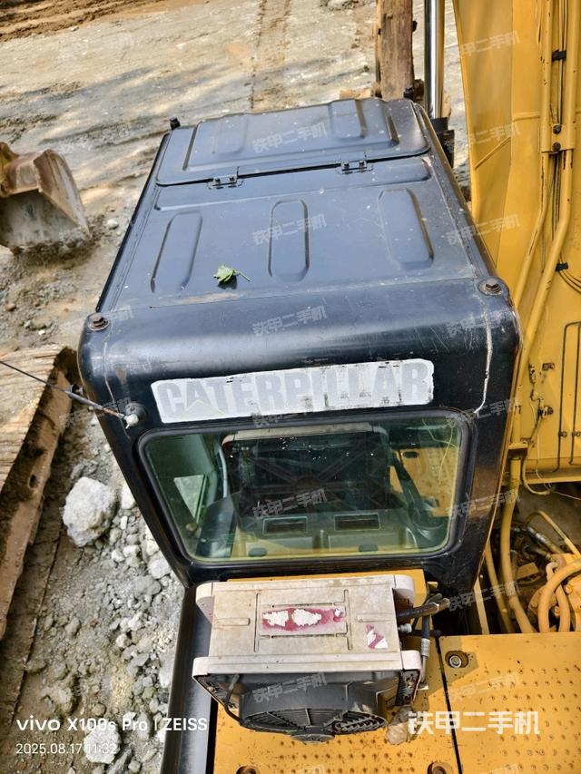 駕駛室頂部（整機外觀）